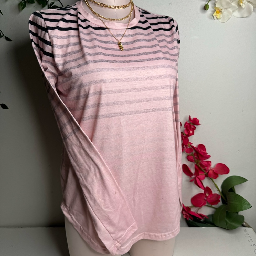 🩷 SHEIN Pink Stripped Top 🩷